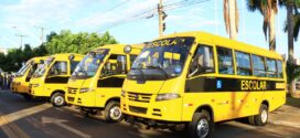#caldasnovas | Prefeitura entrega 4 ônibus escolares 0 km à população